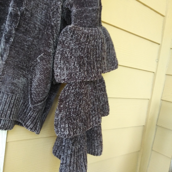 Elan Sweaters Nwt Elan Super Soft Bell Sleeve Cable Knit Sweater